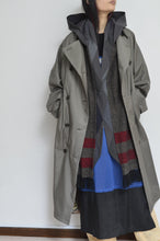 画像をギャラリービューアに読み込む, SCARF-LINED TRENCH COAT/KHAKI/02