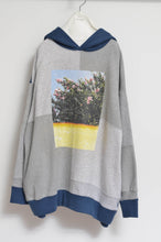 画像をギャラリービューアに読み込む, TWO-TONE HOODIE_BLUE/YELLOW print/01 size