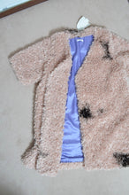 Load image into Gallery viewer, 代官山 蔦屋書店出品中/WAVY FUR COAT