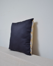 画像をギャラリービューアに読み込む, RUG CUSHION_YELLOW CAT