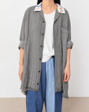 画像をギャラリービューアに読み込む, Tablecloth collar fringe shirt / linen herringbone_C
