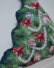 Load image into Gallery viewer, RUG CUSHION_Xmas TREE