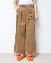 Load image into Gallery viewer, Deep tuck wide pants / corduroy / Brown
