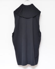 Load image into Gallery viewer, PLEATED COLLAR SLEEVELESS SHIRT_A