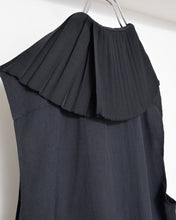 Load image into Gallery viewer, PLEATED COLLAR SLEEVELESS SHIRT_A