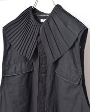 Load image into Gallery viewer, PLEATED COLLAR SLEEVELESS SHIRT_C