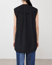 Load image into Gallery viewer, PLEATED COLLAR SLEEVELESS SHIRT_E