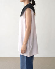 Load image into Gallery viewer, PLEATED COLLAR SLEEVELESS SHIRT_G