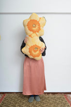 画像をギャラリービューアに読み込む, RUG CUSHION (SUISEN) / A
