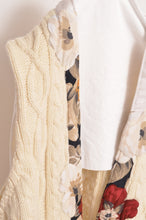 Load image into Gallery viewer, KNIT VEST C/D_WHITE