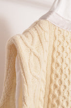 Load image into Gallery viewer, KNIT VEST C/D_WHITE