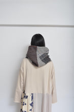Load image into Gallery viewer, HOOD SHAWL (tsutae SPECIAL) / B