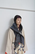 Load image into Gallery viewer, HOOD SHAWL (tsutae SPECIAL) / B