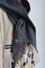 Load image into Gallery viewer, HOOD SHAWL (tsutae SPECIAL) / B