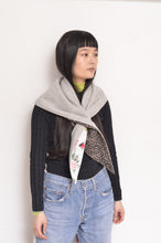 Load image into Gallery viewer, TRIANGLE SHAWL (WOOL)/GRAY-001