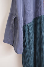 Load image into Gallery viewer, FLOWER PATCH ROBE / NAV