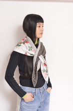 Load image into Gallery viewer, TRIANGLE SHAWL (WOOL)/GRAY-001