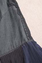 Load image into Gallery viewer, PLEATS SLEEVE SHIRT / BLK