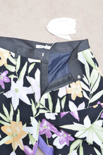 Load image into Gallery viewer, FLARED FLORAL PT 01 / ASS_C