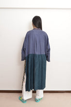 Load image into Gallery viewer, FLOWER PATCH ROBE / NAV