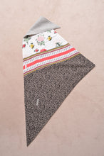 Load image into Gallery viewer, TRIANGLE SHAWL (WOOL)/GRAY-001