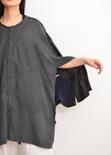 Load image into Gallery viewer, PLEATS SLEEVE SHIRT / BLK