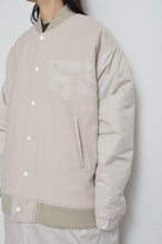 画像をギャラリービューアに読み込む, REMIX MELTON LAYER STADIUM JACKET(PRINT)/BEG/Mi/02