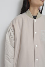 画像をギャラリービューアに読み込む, REMIX MELTON LAYER STADIUM JACKET(PRINT)/BEG/Mi/02