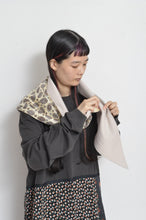 画像をギャラリービューアに読み込む, MELTON TRIANGLE SHAWL/BEG