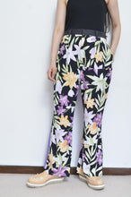 Load image into Gallery viewer, FLARED FLORAL PT 01 / ASS_C