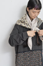 画像をギャラリービューアに読み込む, MELTON TRIANGLE SHAWL/BEG