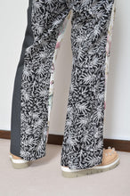 Load image into Gallery viewer, FLARED FLORAL PT 01 / ASS_A