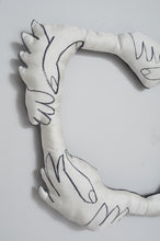 画像をギャラリービューアに読み込む, SCARF CUSHION FLAME/PICASSO_03