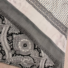 Load image into Gallery viewer, MELTON TRIANGLE SHAWL/BEG_A
