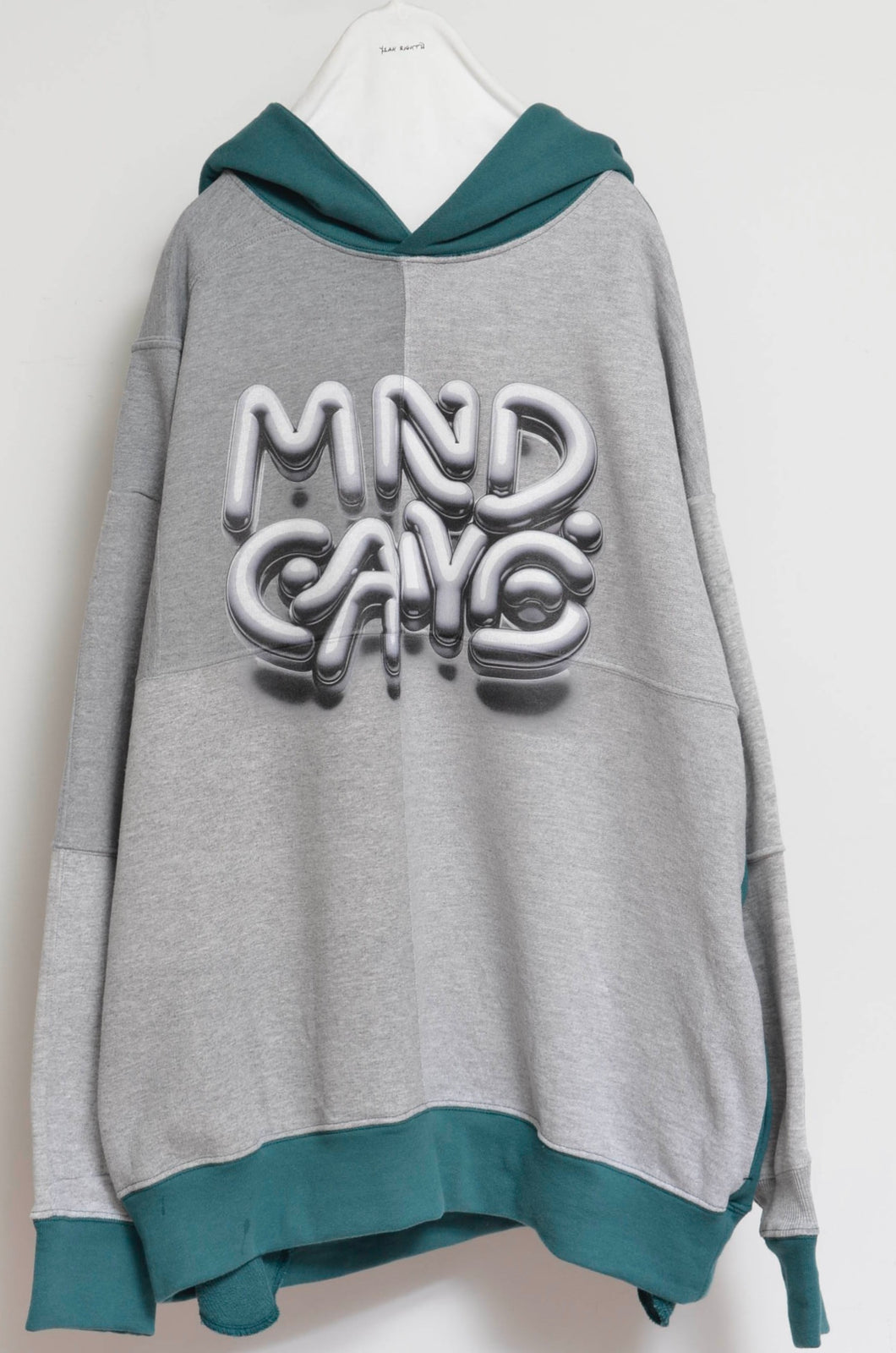 your right things in 代官山 蔦屋書店 出品中〜11/3まで:TWO-TONE HOODIE_GREEN/MIND GAME print/02 size