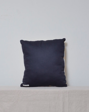 画像をギャラリービューアに読み込む, RUG CUSHION_YELLOW CAT
