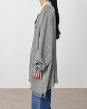 Load image into Gallery viewer, Tablecloth collar fringe shirt / linen herringbone_A
