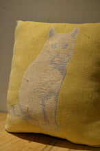 Load image into Gallery viewer, RUG CUSHION_YELLOW CAT
