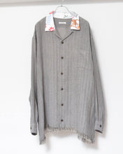 Load image into Gallery viewer, Tablecloth collar fringe shirt / linen herringbone_B
