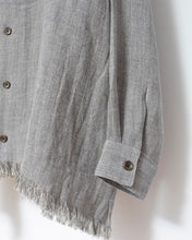 Load image into Gallery viewer, Tablecloth collar fringe shirt / linen herringbone_A
