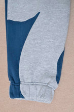 Load image into Gallery viewer, your right things in 代官山 蔦屋書店 出品中〜11/3まで:TWO-TONE UNE UNE SWEAT PT_BLUE/01 size
