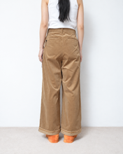 Load image into Gallery viewer, Deep tuck wide pants / corduroy / Brown
