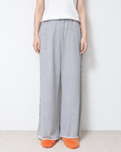 画像をギャラリービューアに読み込む, Beaded line flare sweat pants
