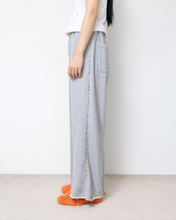 画像をギャラリービューアに読み込む, Beaded line flare sweat pants
