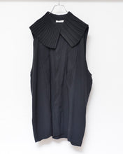 Load image into Gallery viewer, PLEATED COLLAR SLEEVELESS SHIRT_A

