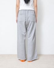 画像をギャラリービューアに読み込む, Beaded line flare sweat pants
