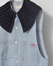 Load image into Gallery viewer, PLEATED COLLAR SLEEVELESS SHIRT_D
