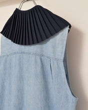 Load image into Gallery viewer, PLEATED COLLAR SLEEVELESS SHIRT_D
