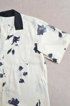 Load image into Gallery viewer, OPEN COLLAR SH_FLOWER/BLK PAISLEY
