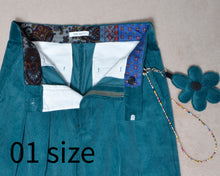 画像をギャラリービューアに読み込む, Deep tuck wide pants / corduroy / Deep green
